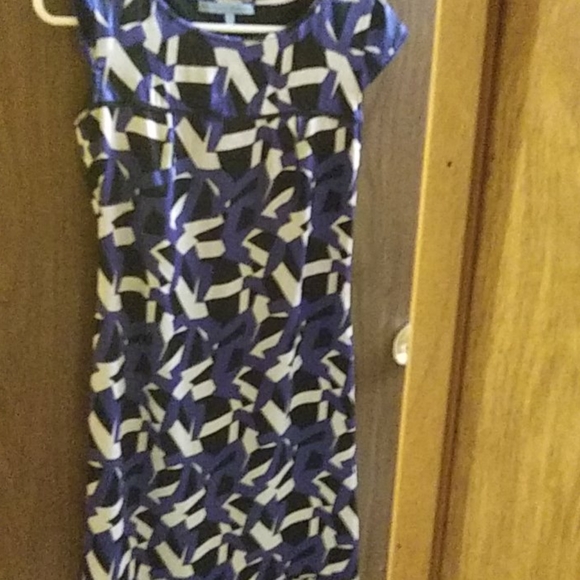 Dress - Picture 3 of 4